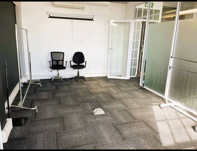 156M² OFFICE TO LET IN WOODSTOCK